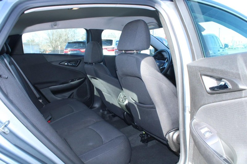 Chevrolet Malibu Vehicle Full-screen Gallery Image 12