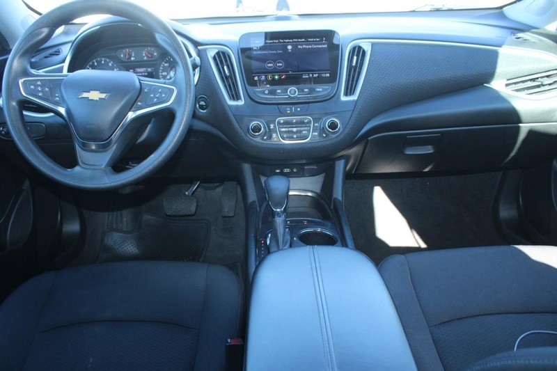 Chevrolet Malibu Vehicle Full-screen Gallery Image 13