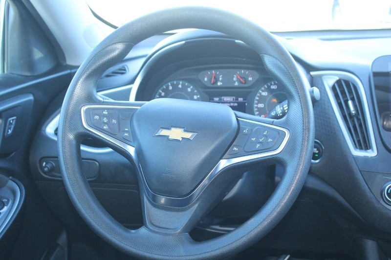 Chevrolet Malibu Vehicle Full-screen Gallery Image 14