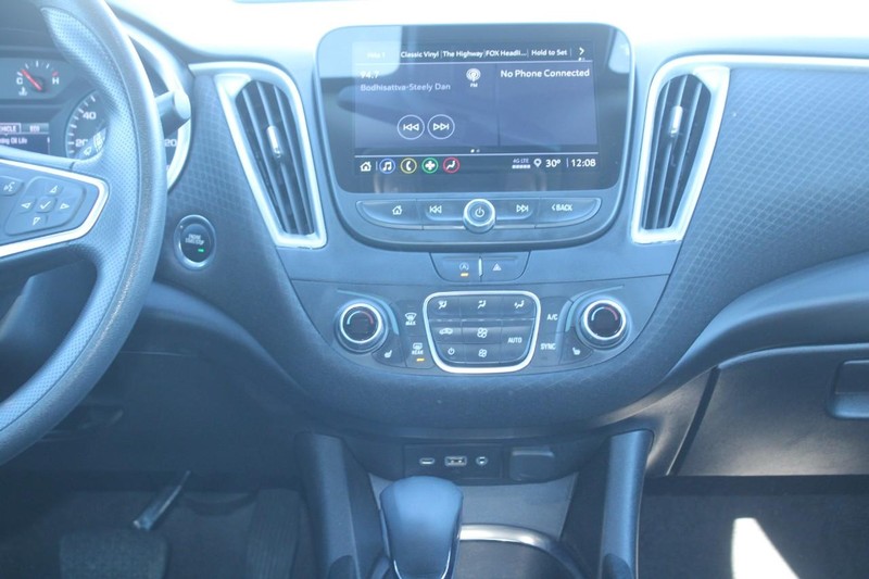 Chevrolet Malibu Vehicle Full-screen Gallery Image 15