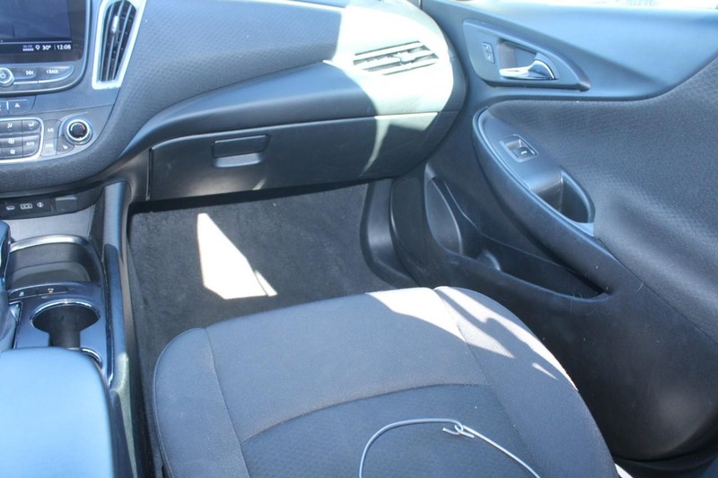 Chevrolet Malibu Vehicle Full-screen Gallery Image 16