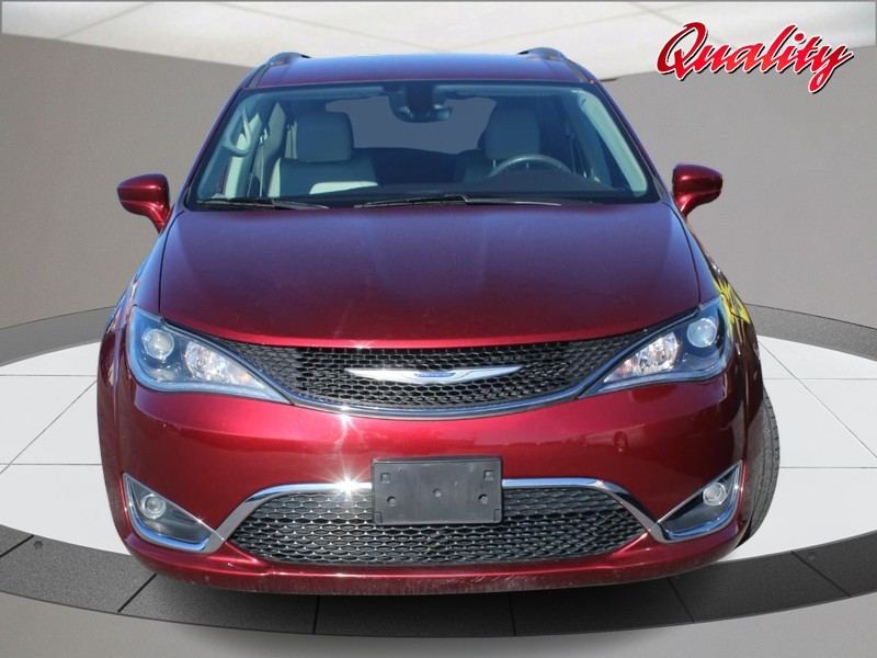 Chrysler Pacifica Vehicle Full-screen Gallery Image 10