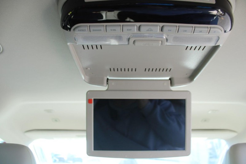 Chrysler Pacifica Vehicle Full-screen Gallery Image 13