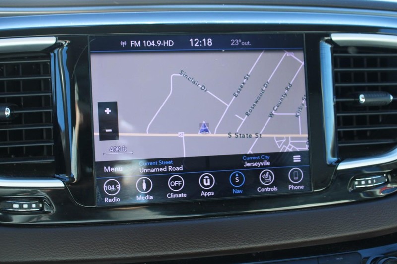 Chrysler Pacifica Vehicle Full-screen Gallery Image 21