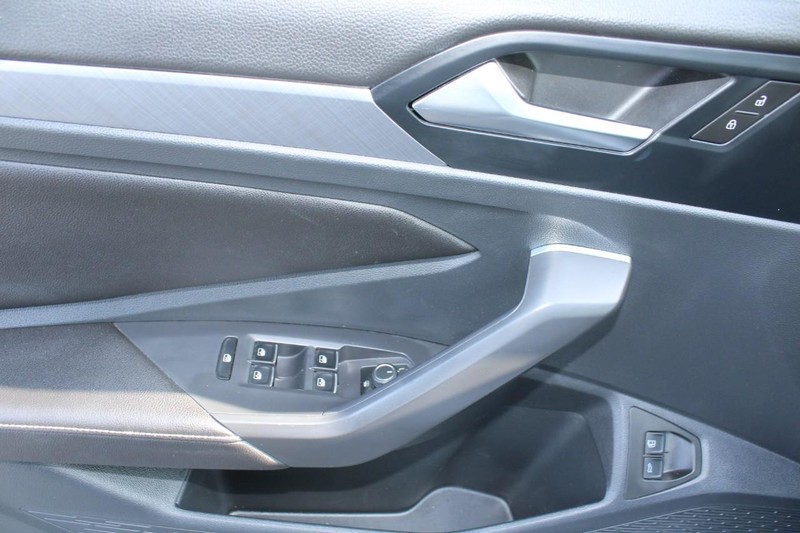 Volkswagen Jetta Vehicle Image 09