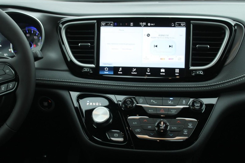 Chrysler Pacifica Vehicle Image 07