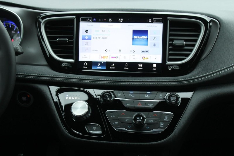 Chrysler Pacifica Vehicle Image 07