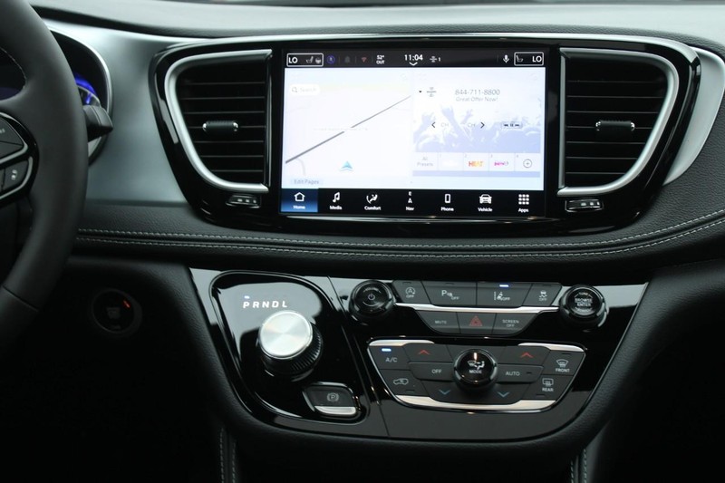 Chrysler Pacifica Vehicle Image 08