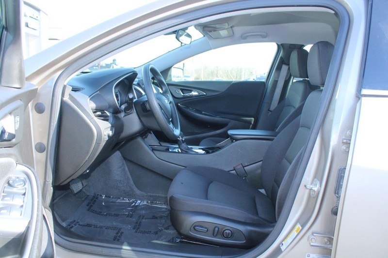 Chevrolet Malibu Vehicle Image 08