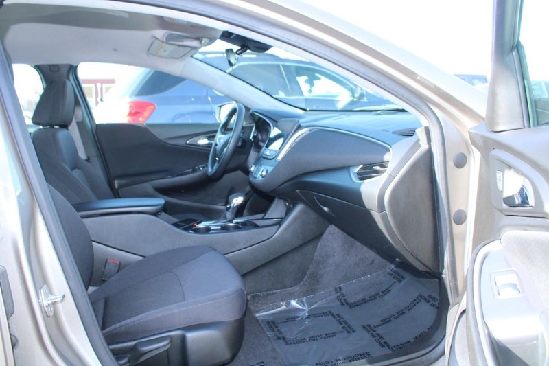 Chevrolet Malibu Vehicle Image 11