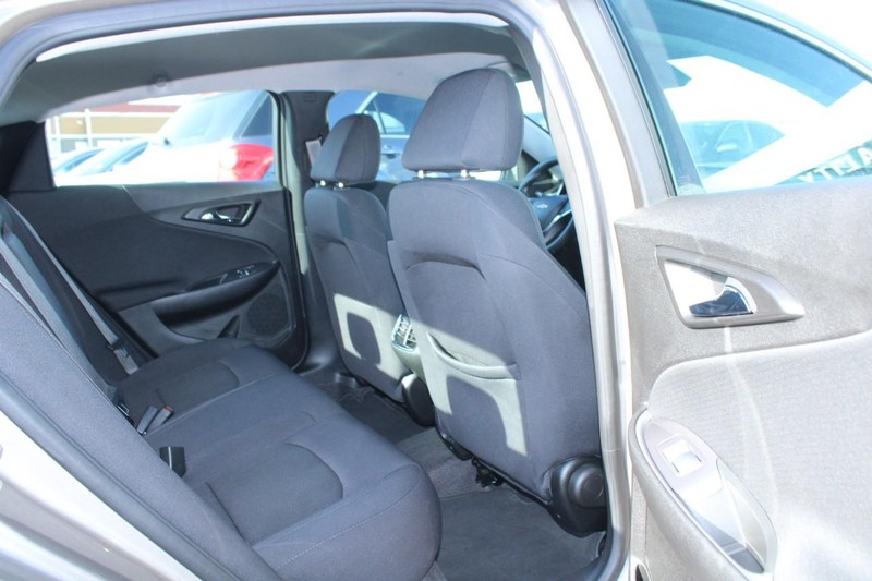 Chevrolet Malibu Vehicle Image 12
