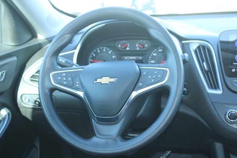Chevrolet Malibu Vehicle Image 14