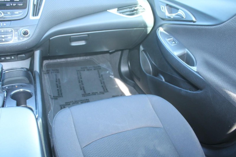 Chevrolet Malibu Vehicle Image 16