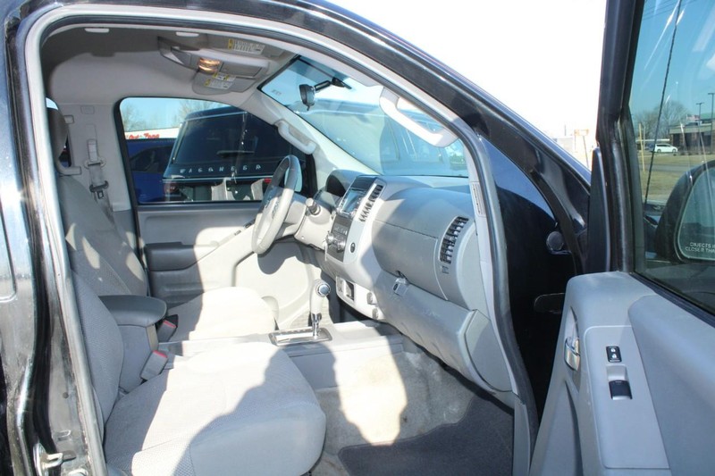 Nissan Frontier Vehicle Image 11