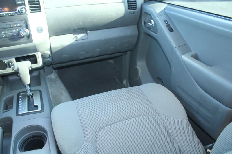 Nissan Frontier Vehicle Image 16