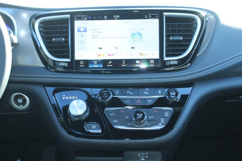 Chrysler Pacifica Vehicle Image 07