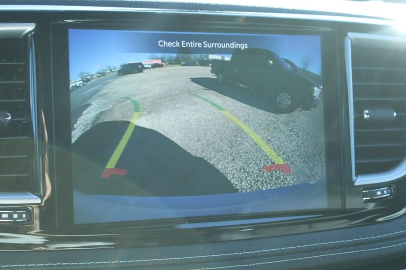 Chrysler Pacifica Vehicle Image 09