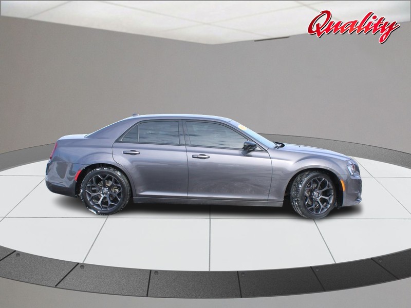 Chrysler 300 Vehicle Image 02
