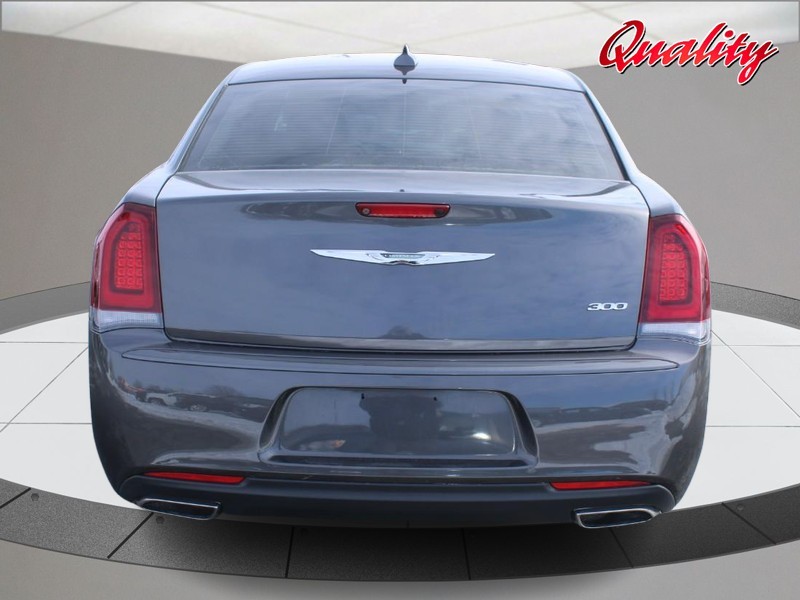 Chrysler 300 Vehicle Image 04