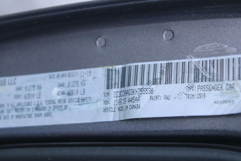 Chrysler 300 Vehicle Image 16