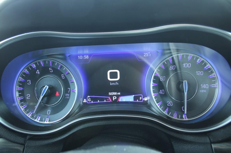 Chrysler 300 Vehicle Image 17