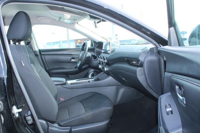 Nissan Sentra Vehicle Image 11