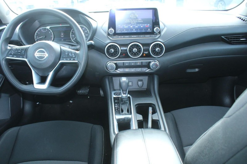 Nissan Sentra Vehicle Image 13