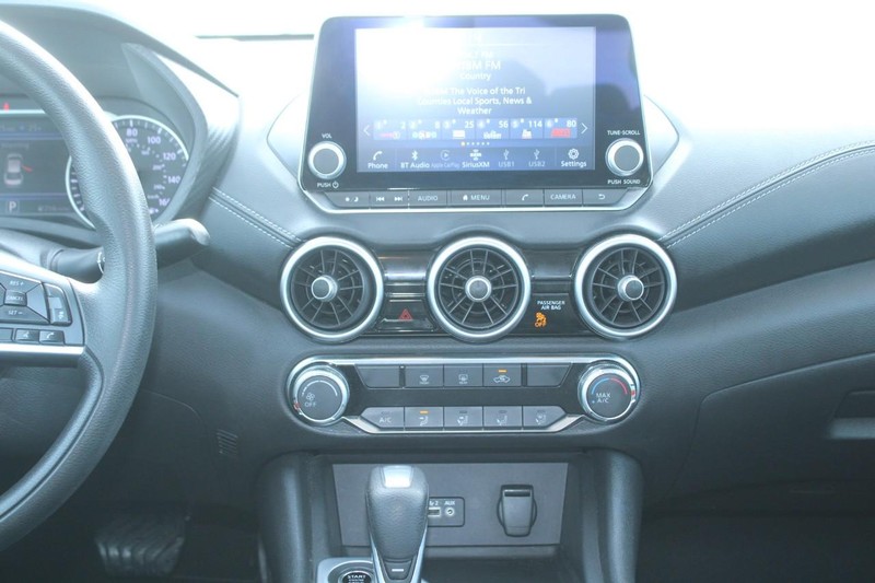 Nissan Sentra Vehicle Image 15