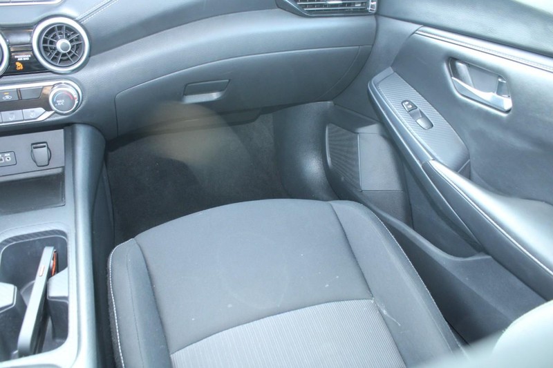 Nissan Sentra Vehicle Image 16