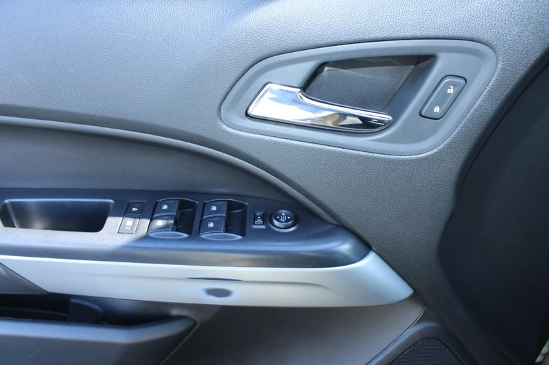 Chevrolet Colorado Vehicle Image 09