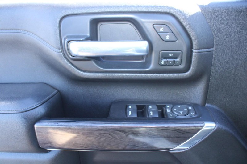 Chevrolet Silverado 3500HD Vehicle Full-screen Gallery Image 09