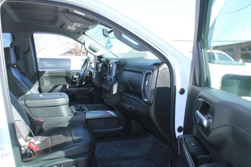 Chevrolet Silverado 3500HD Vehicle Full-screen Gallery Image 11