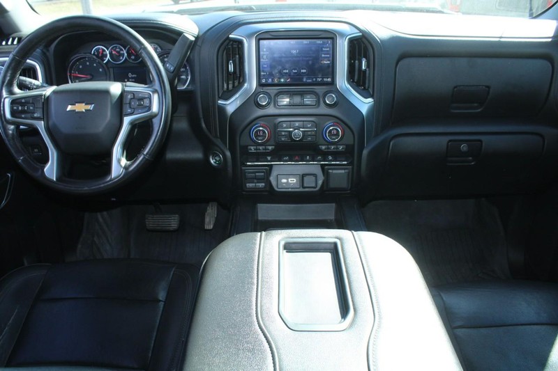 Chevrolet Silverado 3500HD Vehicle Full-screen Gallery Image 13