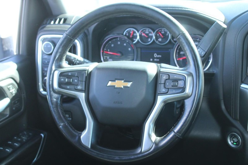 Chevrolet Silverado 3500HD Vehicle Full-screen Gallery Image 14