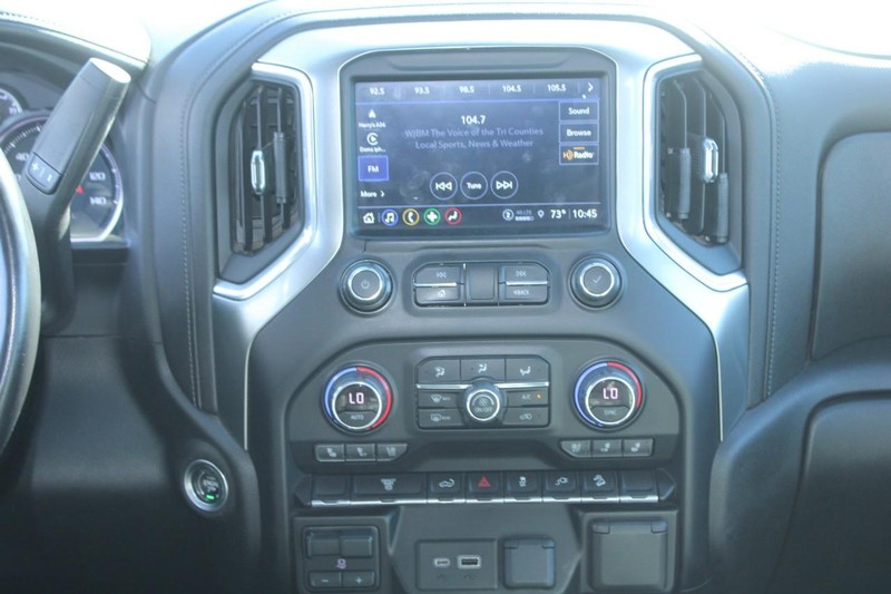 Chevrolet Silverado 3500HD Vehicle Full-screen Gallery Image 15