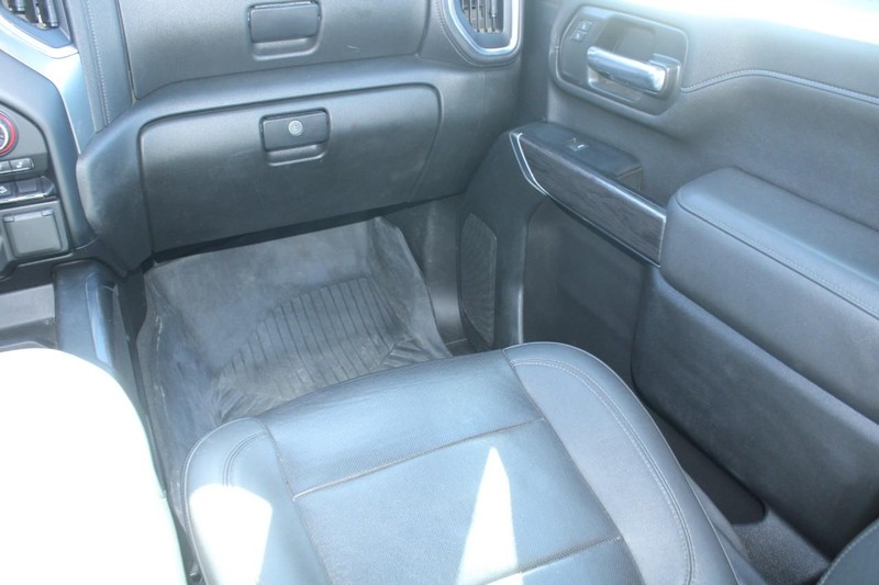 Chevrolet Silverado 3500HD Vehicle Full-screen Gallery Image 16