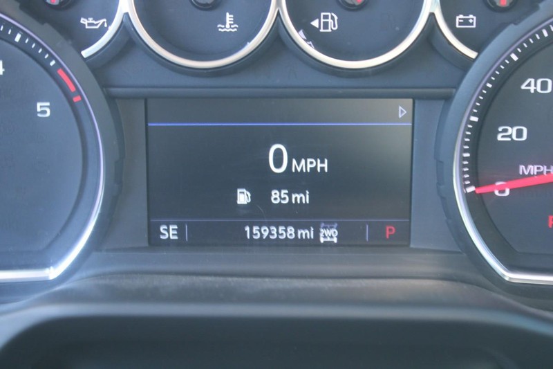 Chevrolet Silverado 3500HD Vehicle Full-screen Gallery Image 19