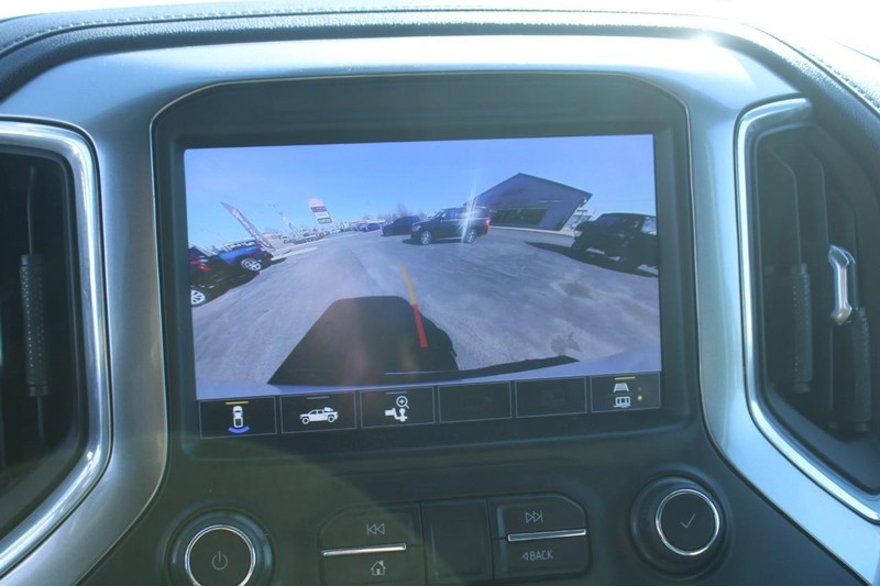 Chevrolet Silverado 3500HD Vehicle Full-screen Gallery Image 20