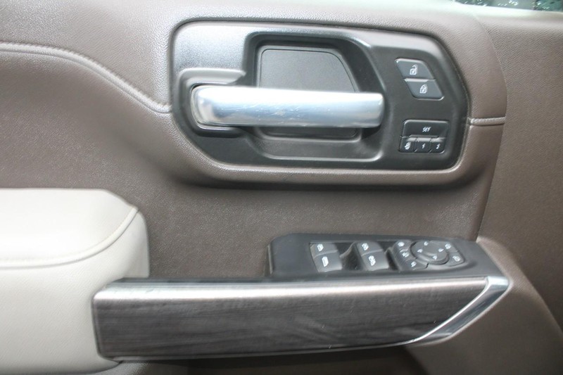 Chevrolet Silverado 3500HD Vehicle Image 09