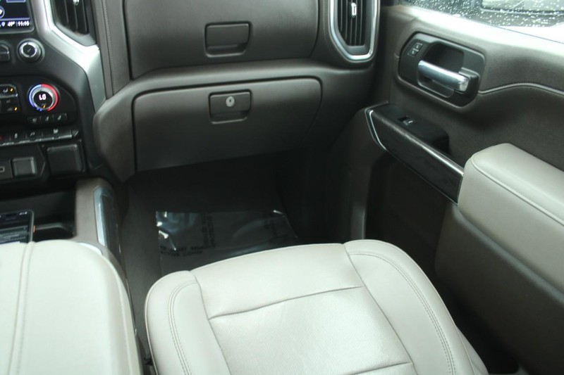 Chevrolet Silverado 3500HD Vehicle Image 16