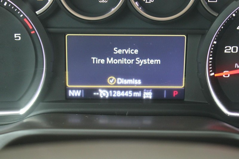 Chevrolet Silverado 3500HD Vehicle Image 19