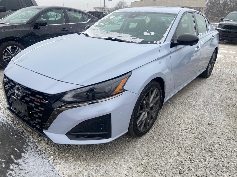 Nissan Altima Vehicle Image 03