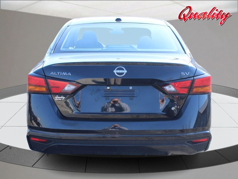 Nissan Altima Vehicle Image 04