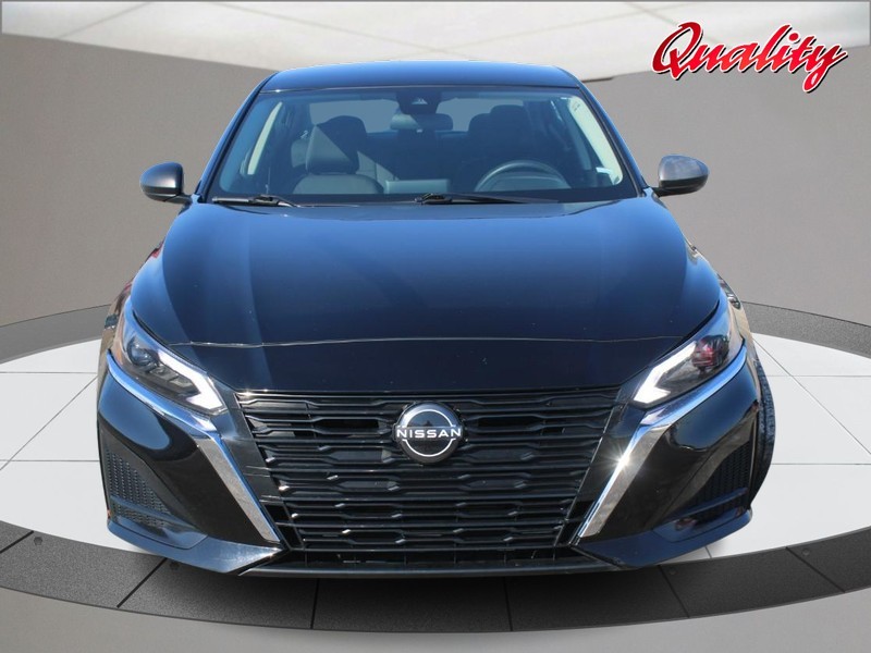 Nissan Altima Vehicle Image 10