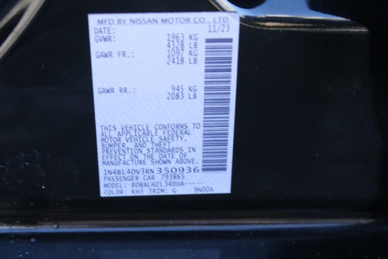 Nissan Altima Vehicle Image 17