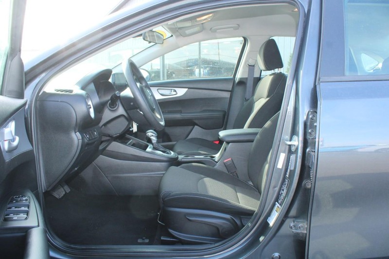 Kia Forte Vehicle Image 08