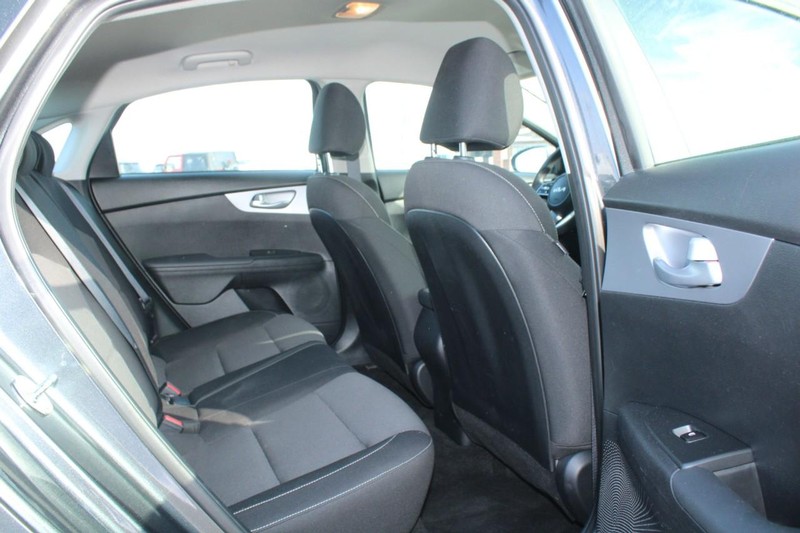 Kia Forte Vehicle Image 12