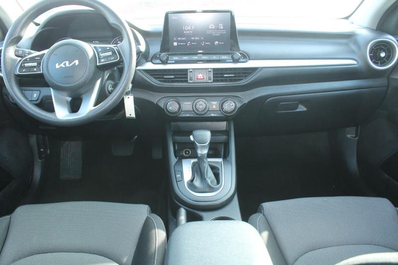 Kia Forte Vehicle Image 13