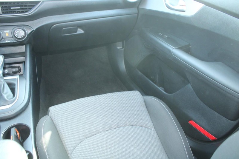 Kia Forte Vehicle Image 16