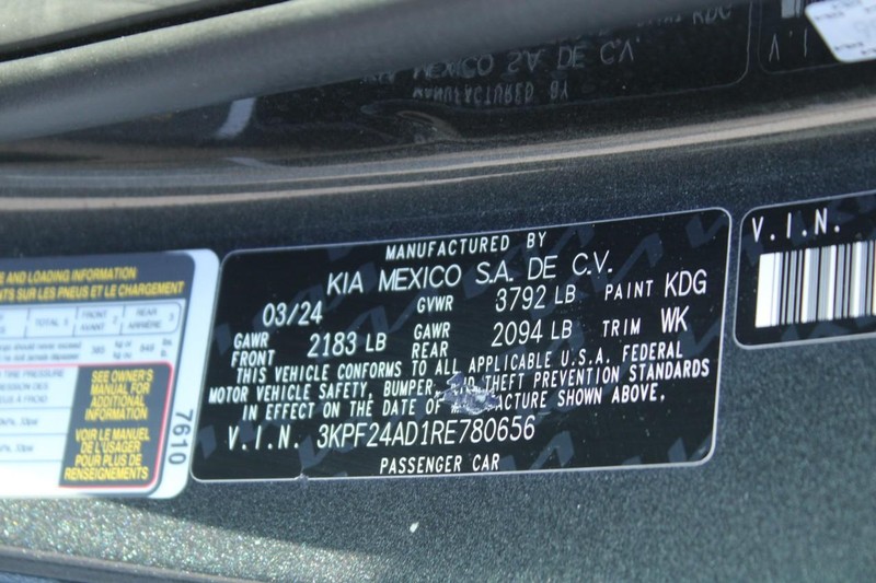 Kia Forte Vehicle Image 17
